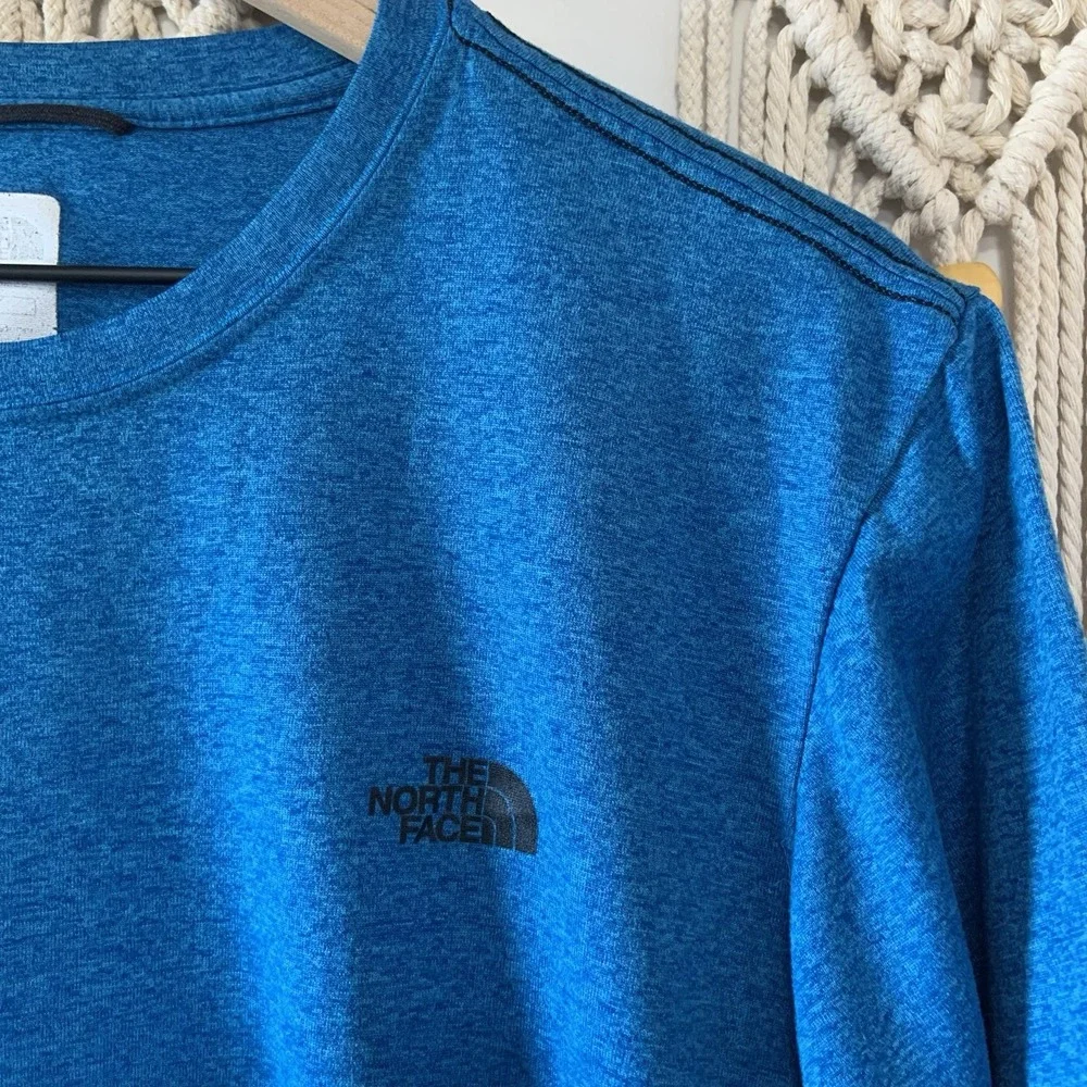 THE NORTH FACE Men's Reaxion Amp Blue Short Sleeve T-Shirt Medium